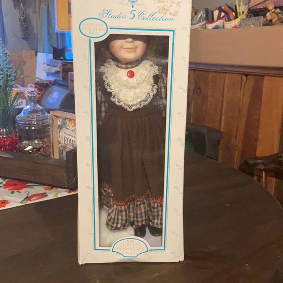 Genuine porcelain doll - Picture 2 of 3
